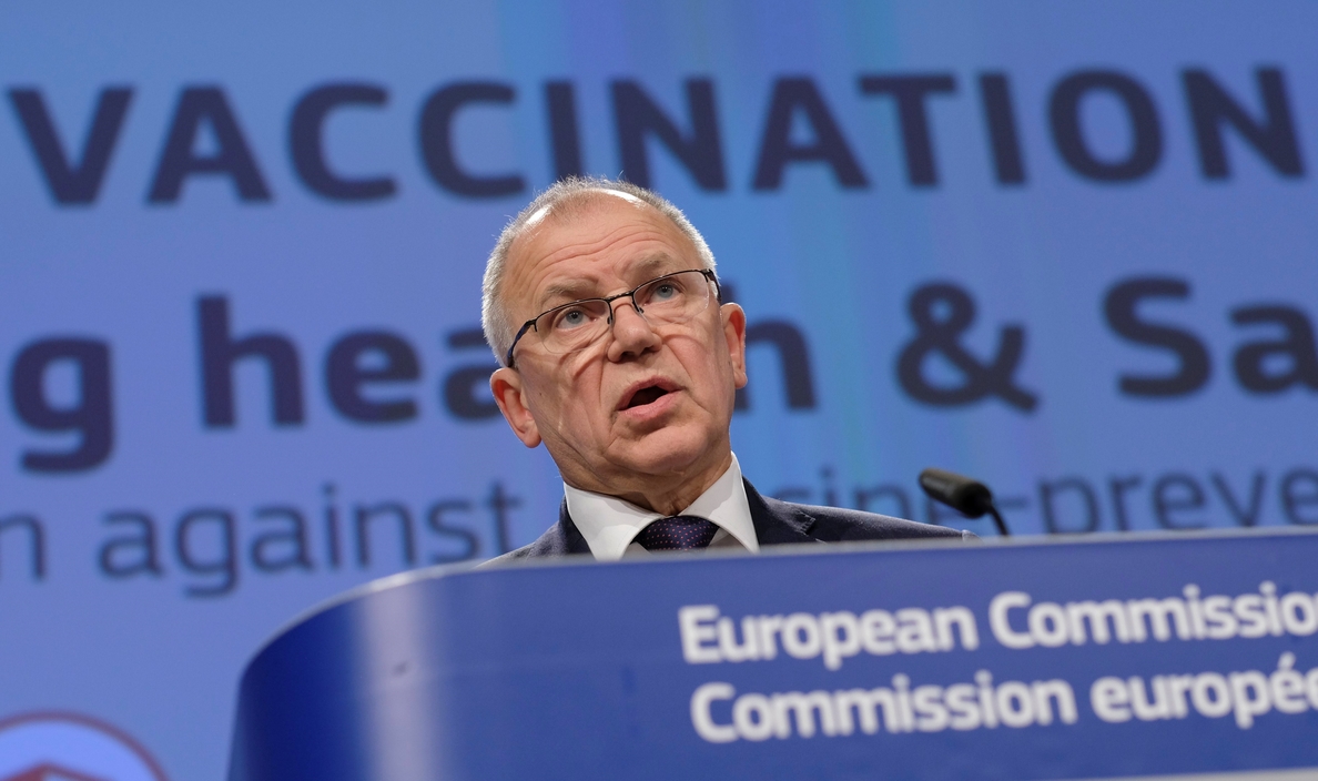 La CE pide a los países cooperación en defensa de las vacunas