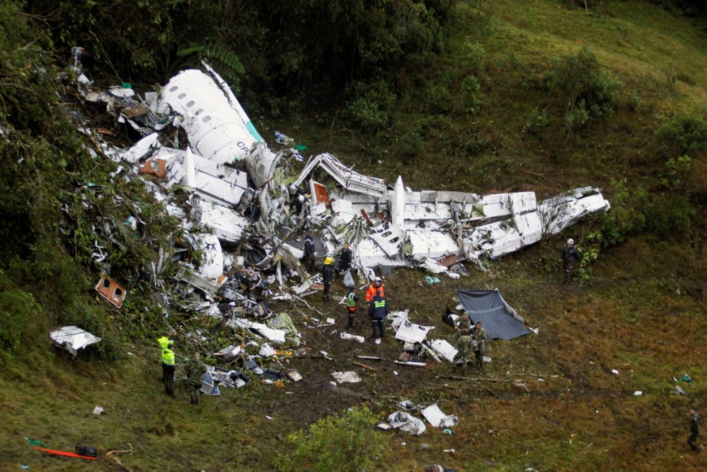 El siniestro del avión que trasladaba al Chapecoense se debió a falta de combustible, según la investigación