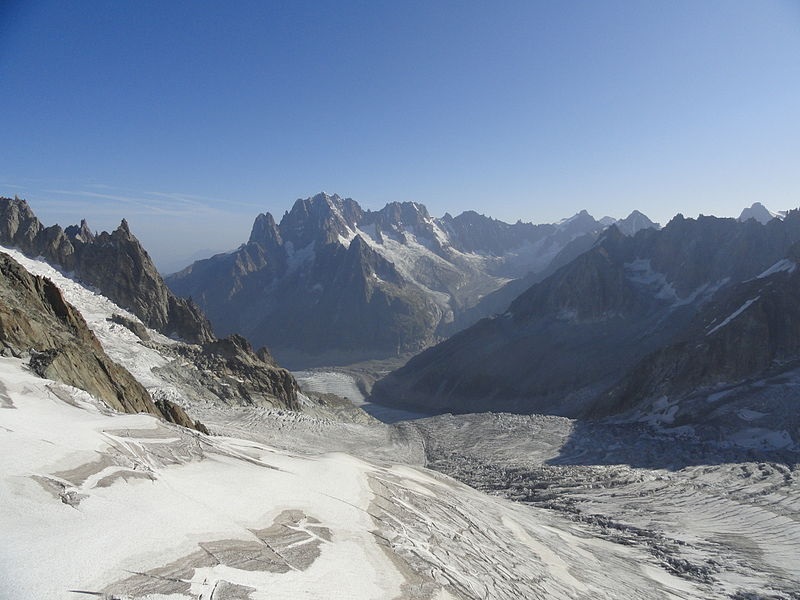 Cuatro montañeros muertos tras quedar aislados durante la noche en los Alpes suizos