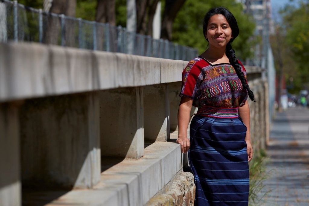 Sara Curruchich acerca la cultura indígena de Guatemala a la música actual