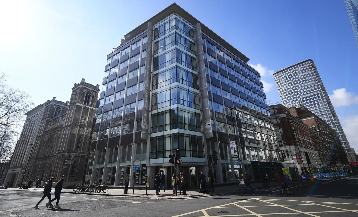 Cambridge Analytica anuncia el cese de todas sus actividades