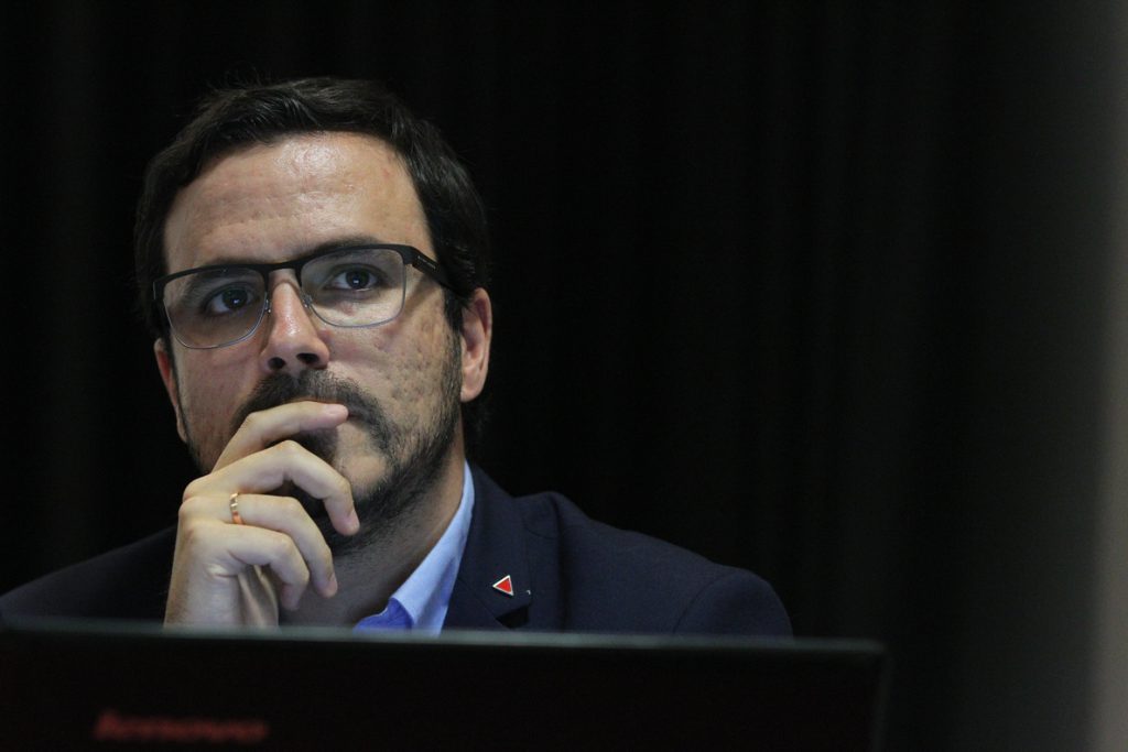 Los sectores críticos de IU se alían contra Garzón y sus planes de reforma organizativa y le acusan de «autoritarismo»