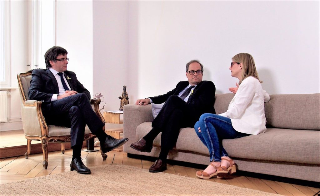 Puigdemont pide «confirmar» el lunes la votación de este sábado para que Torra sea presidente