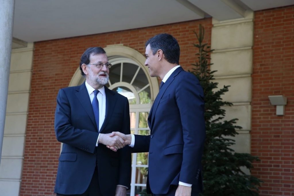 Rajoy y Sánchez pactan actuar contra cualquier estructura política contraria a la Constitución