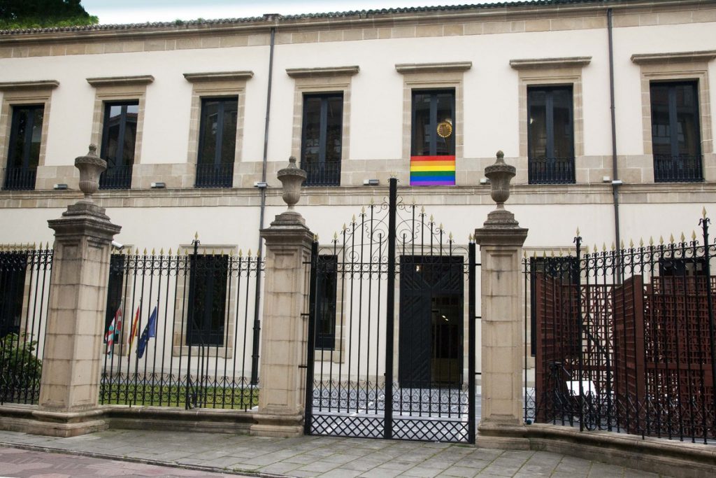 Parlamento Vasco se compromete a trabajar en la «prevención y erradicación» de la LGTBIfobia