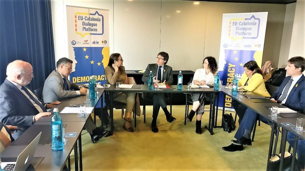 Puigdemont se reúne en Berlín con una plataforma de eurodiputados que piden diálogo