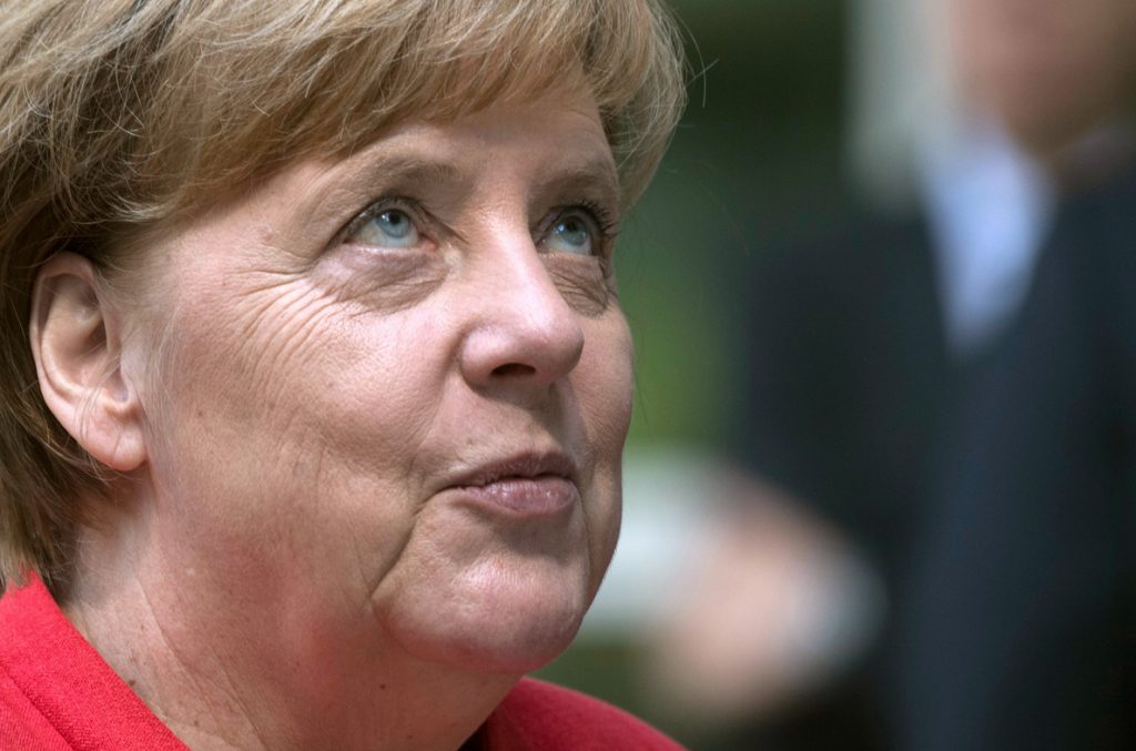 AfD lleva a Merkel ante el Constitucional alemán por su política de puertas abiertas con los refugiados