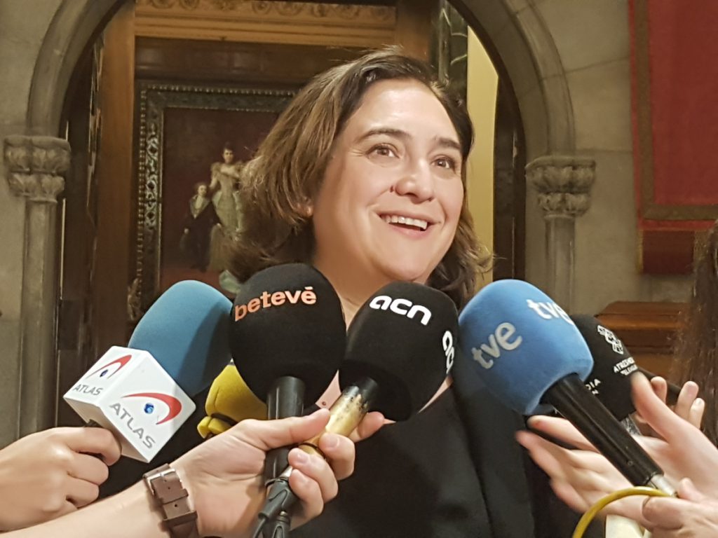 Colau dice que Torra «representa el nacionalismo más conservador y minoritario» en Cataluña
