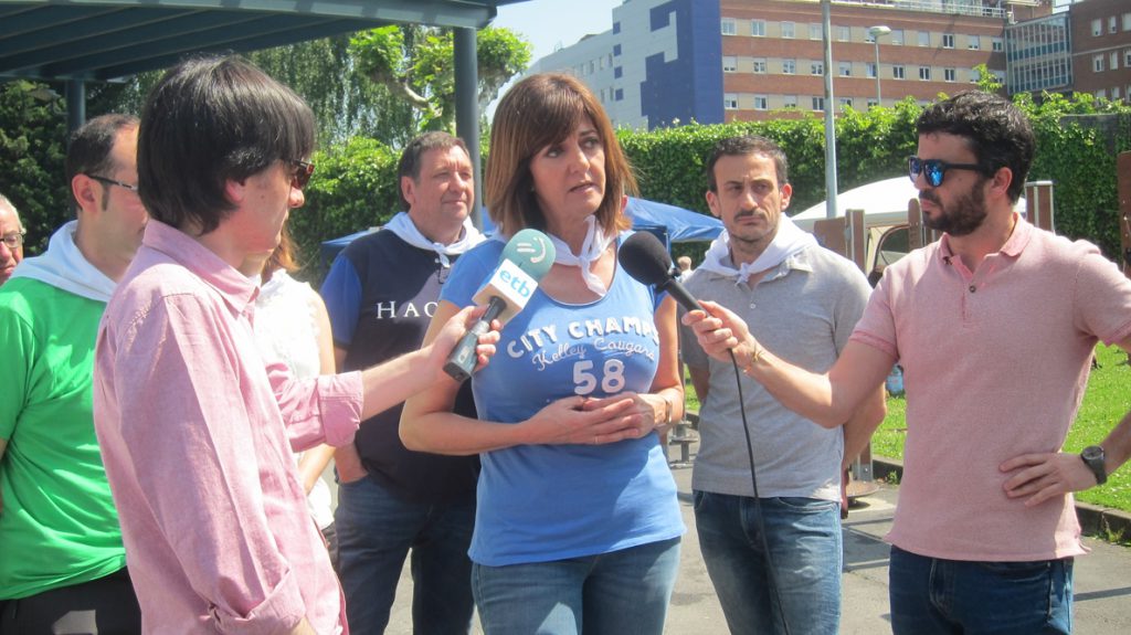 Mendia considera que «no cabe en ninguna cabeza» que en Cataluña se nombre consellers a personas que están en la cárcel