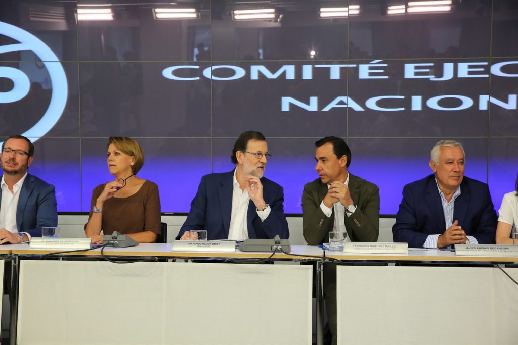 Miembros del PP quieren que Rajoy «tutele» su sucesión y que el partido lidere la oposición en el Congreso frente a Cs