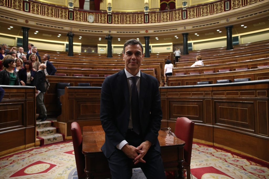 Pensiones, presupuestos, déficit, deuda y autopistas, los retos del nuevo Gobierno de Pedro Sánchez