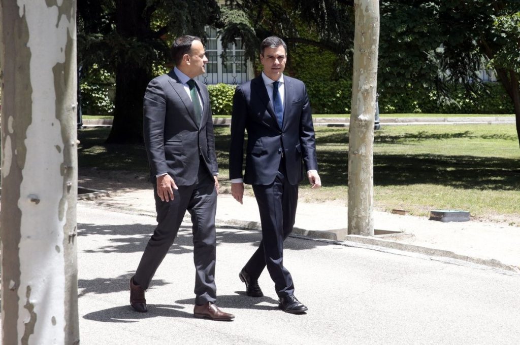 Sánchez relata al primer ministro irlandés la experiencia española en la gestión de la inmigración