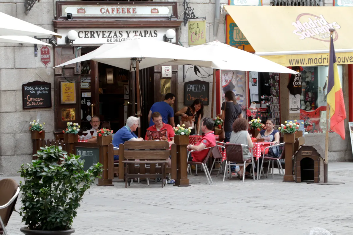 Cataluña alivia las restricciones y permitirá a la hotelería abrir hasta las 17:00