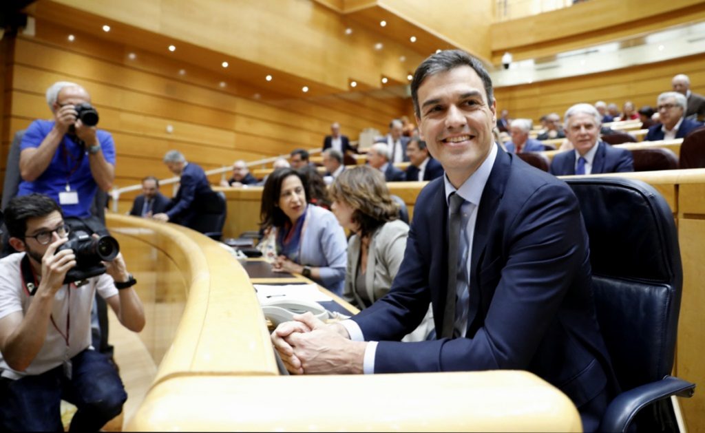 Sánchez se estrena en el Senado reivindicando su papel territorial y con promesas de activar el diálogo autonómico
