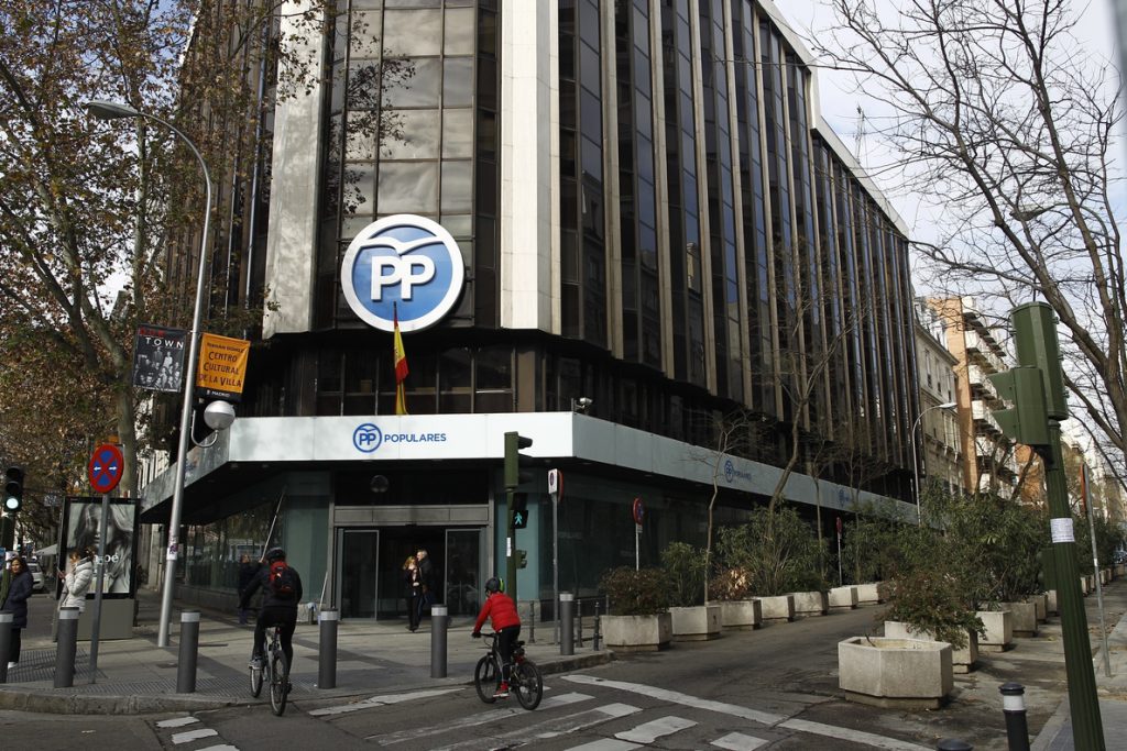 Los afiliados ‘morosos’ del PP pueden ponerse al día con 20 euros y votar al sucesor de Rajoy