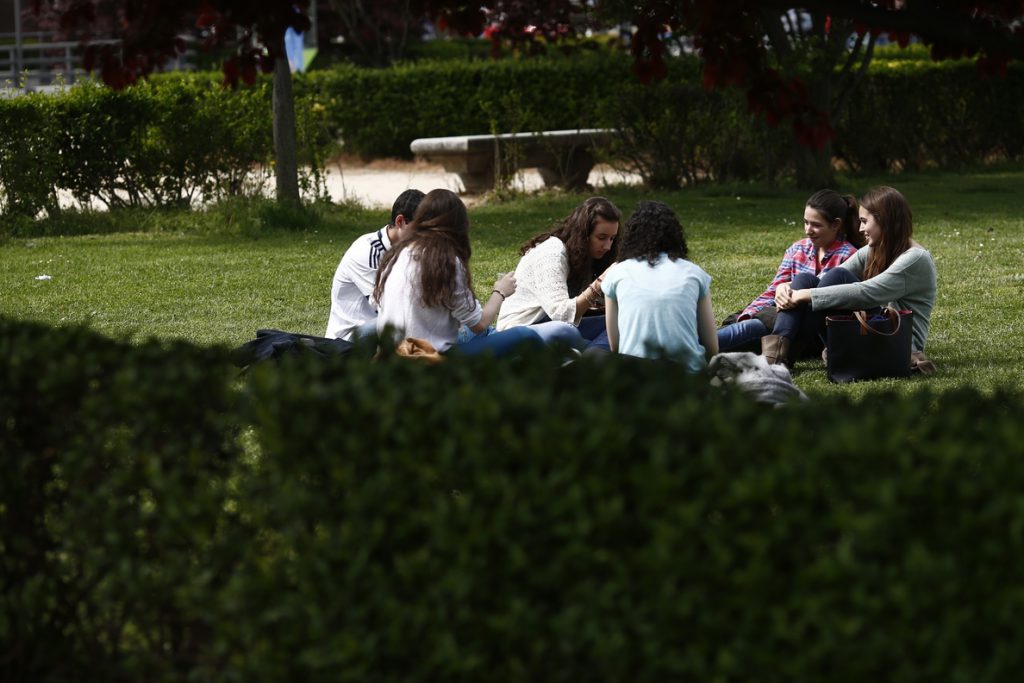 El 44% de los preuniversitarios españoles se ven trabajando en el extranjero dentro de diez años, según un estudio