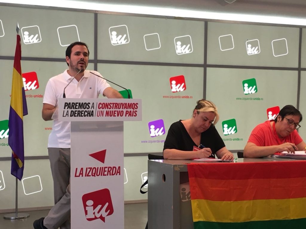 Los afiliados de IU avalan la propuesta de reforma de estatutos, mientras los críticos piden la dimisión de Garzón