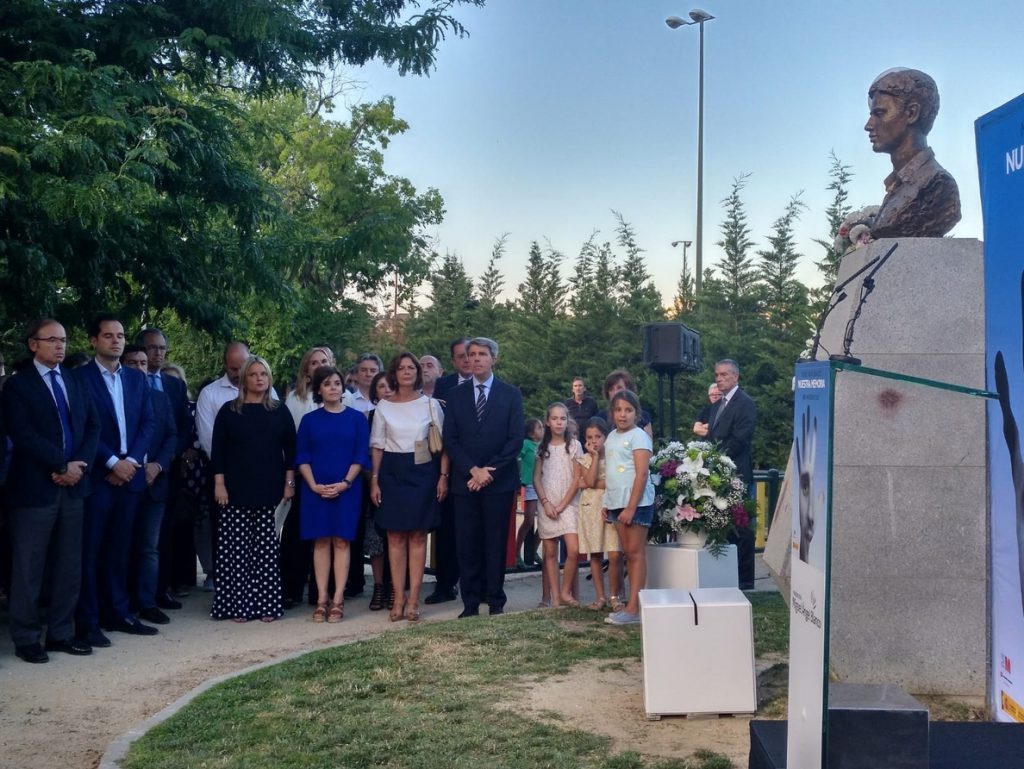 Sáenz de Santamaría rinde homenaje a Miguel Ángel-Blanco con su presencia en un acto en Madrid