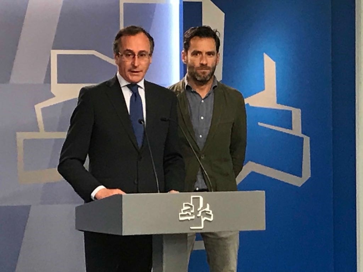 Alonso asegura que Sáenz de Santamaría es «la mejor garantía de poder ganar» unas elecciones generales