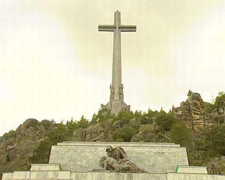 Pedro Sánchez confirma que «en un breve espacio de tiempo» se exhumarán los restos de Franco del Valle de los Caídos