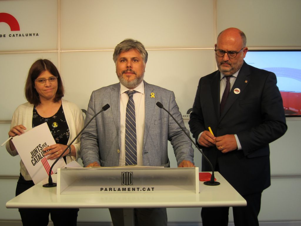 JxCat dice que nunca permitirá que Puigdemont sea sustituido como diputado y que es una «línea rojísima»