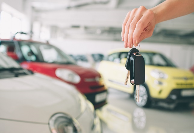 Los concesionarios hicieron 4.226 euros de descuento medio en la compra de coches en el primer semestre