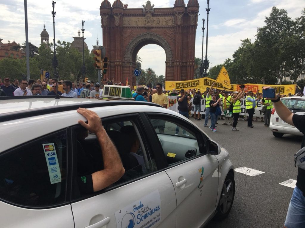 El sector del taxi califica de «histórica» la movilización para defender la limitación de VTC