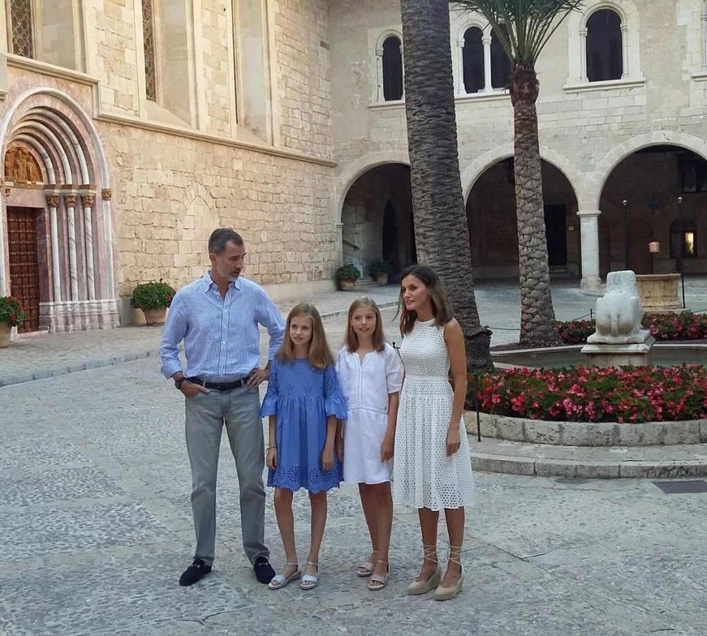 La Familia Real protagoniza el tradicional posado veraniego en el Palacio de La Almudaina