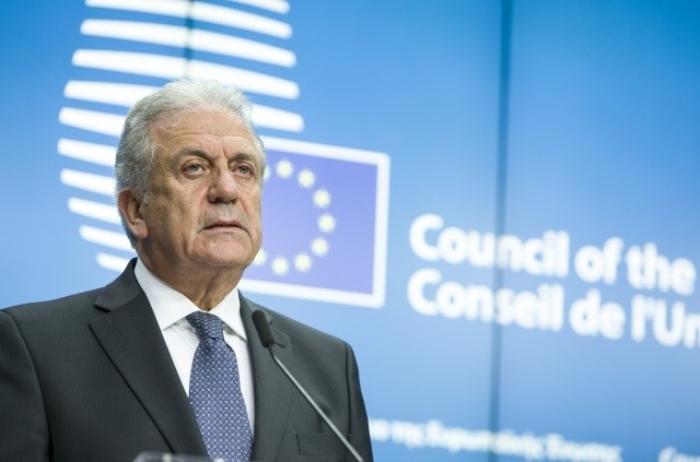 El comisario europeo de Migración visitará España en los próximos días a petición de Juncker