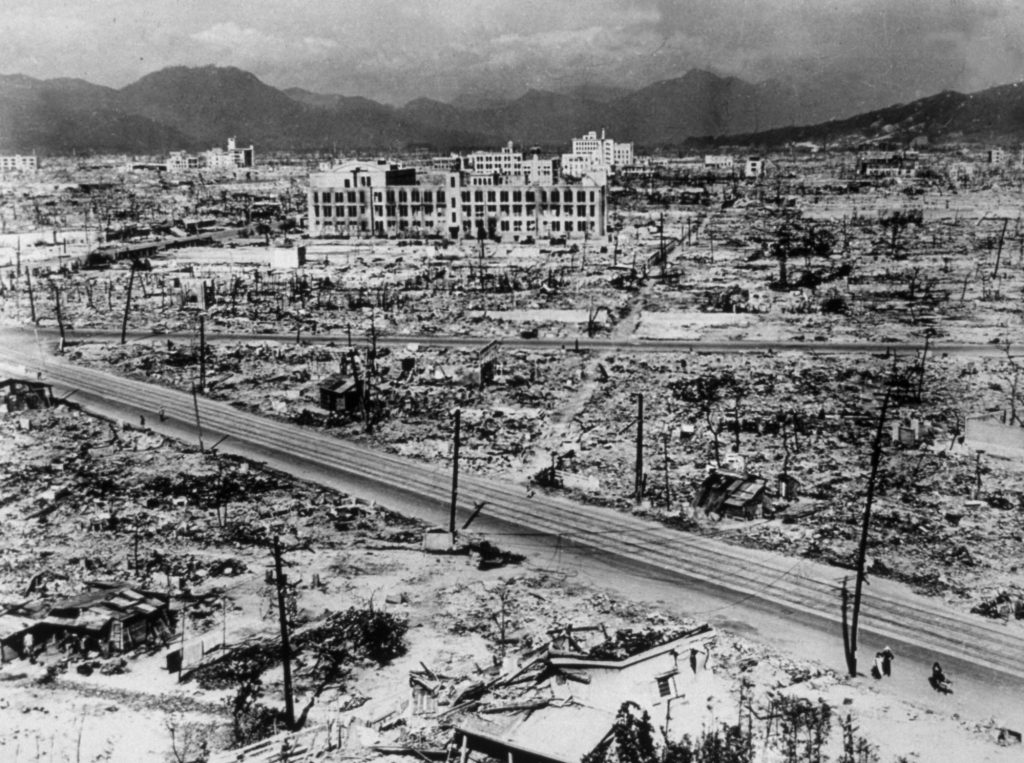 Unas 50.000 personas recuerdan en Hiroshima a las víctimas de la bomba atómica