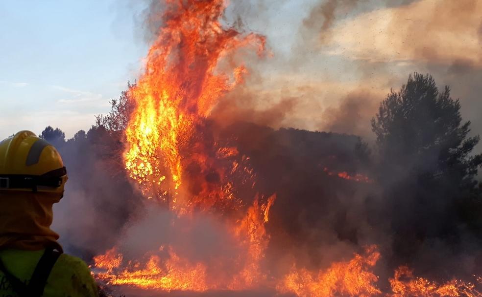 El incendio de Llutxent está perimetrado y los afectados podrían regresar a sus casas