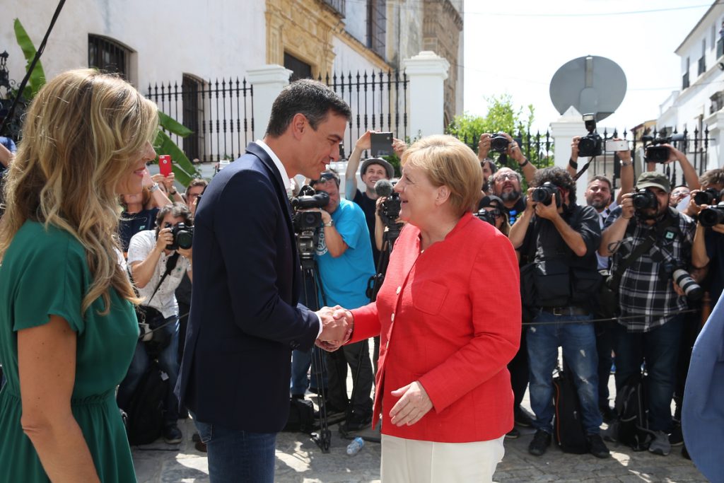 El PP dice que Merkel le ha recordado al «llanero solitario» Sánchez que la política migratoria es común en toda la UE