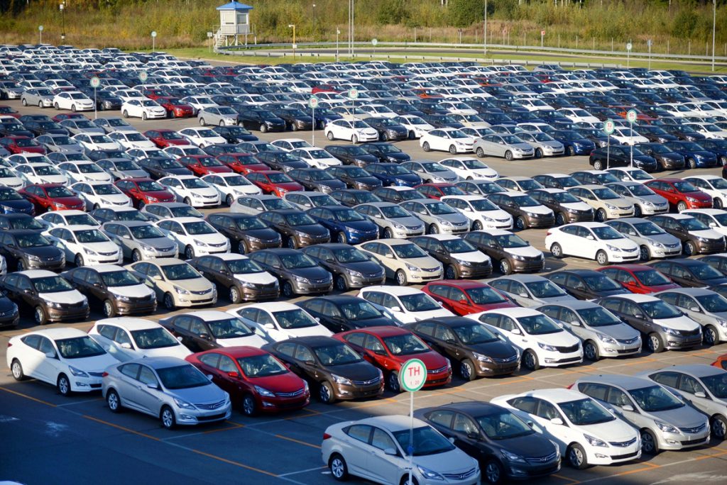 El parque de vehículos crece un 2,4% en 2017 y se sitúa a un paso de los 30 millones de unidades