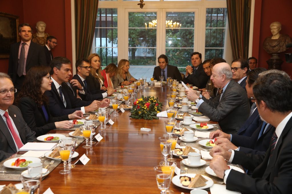 Pedro Sánchez se reúne con representantes de empresas españolas en Chile para apoyar su internacionalización