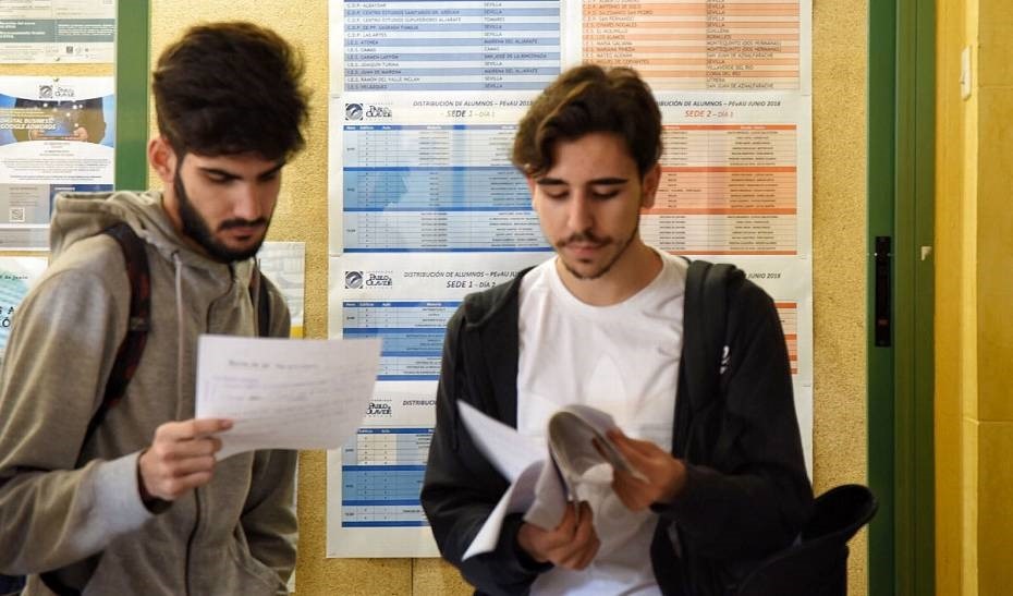 El 55,2% de los futuros estudiantes universitarios ven su futuro laboral fuera de España, según una encuesta