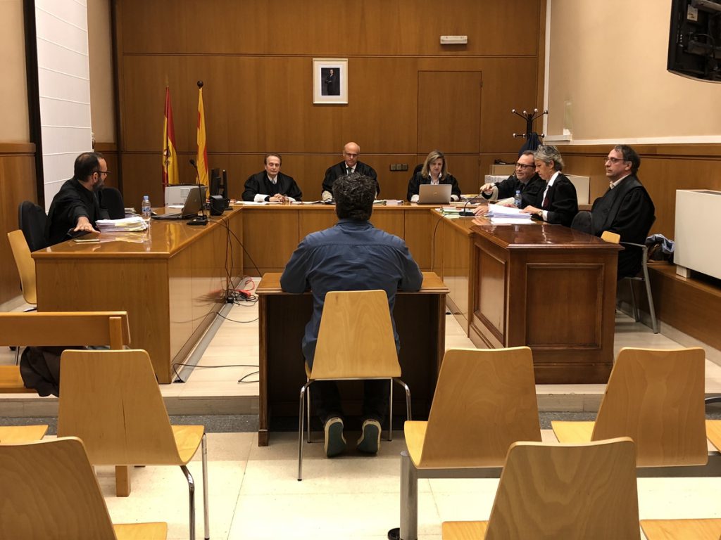 Condenan a cuatro años de cárcel a un profesor por abusar de una alumna de 12 años en Torelló (Barcelona)