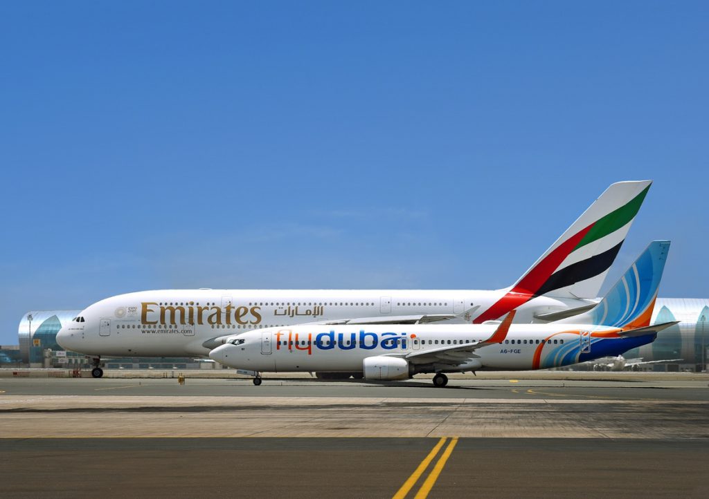 Un avión de Emirates, en cuarentena en el aeropuerto de Nueva York tras enfermar diez de sus pasajeros