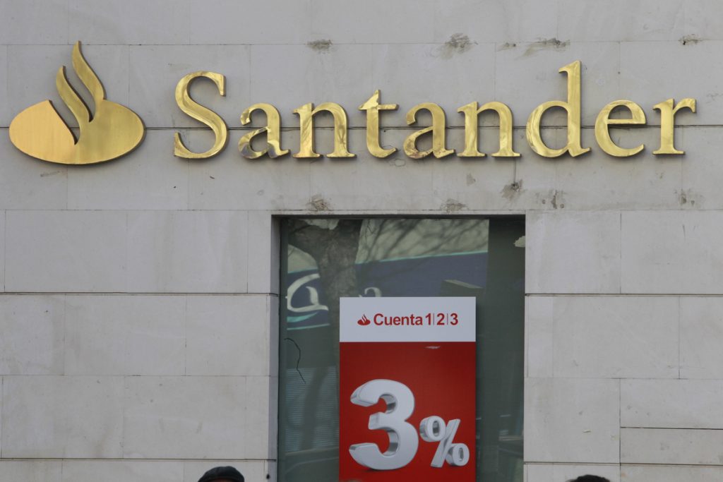 Álvarez (Santander) justifica la caída de Popular por la baja rentabilidad