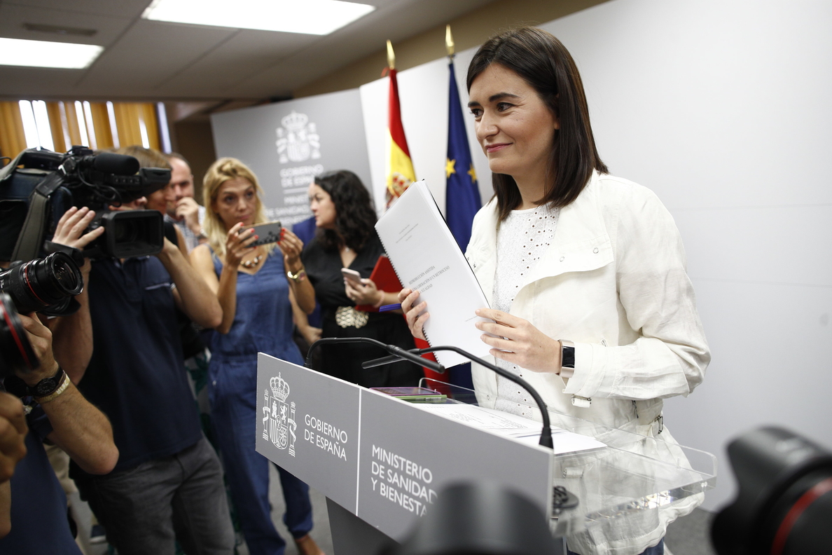 Carmen Montón dimite como ministra de Sanidad horas después de recibir el apoyo de Sánchez