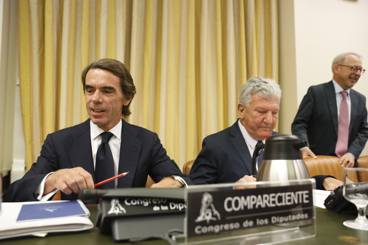 Aznar se burla del Gobierno por las bombas para Arabia y niega que soldados españoles participaran en la guerra de Irak
