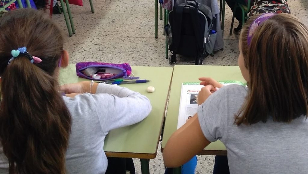 Inspectores de Educación piden al Gobierno que haga público el informe de los libros de texto en Cataluña