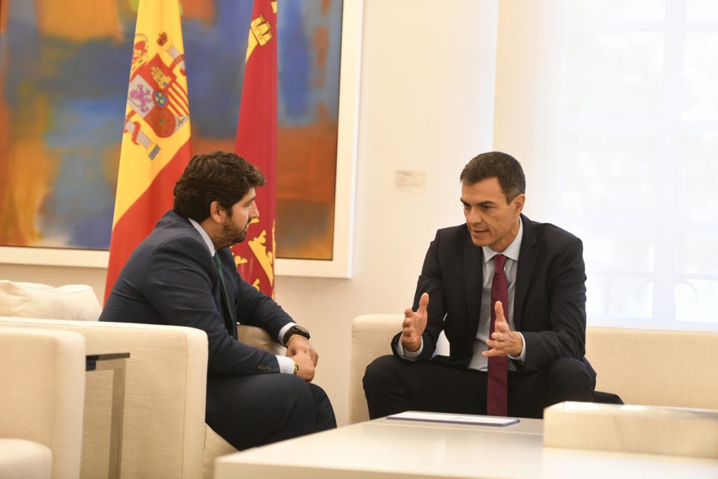 El presidente de Murcia propone ir más allá que su partido (PP) y suprimir todos los aforamientos:»Yo soy López Miras»