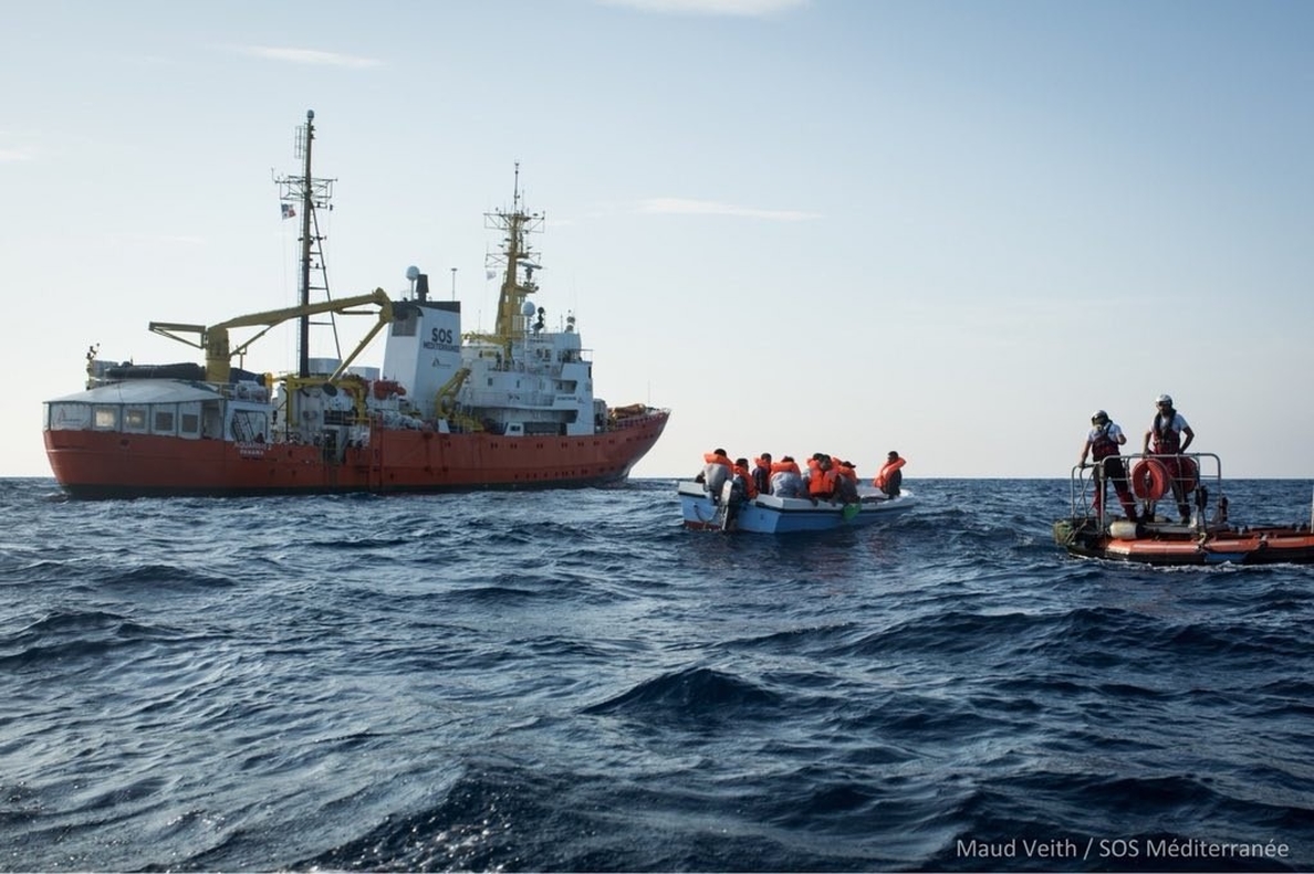 El »Aquarius» realiza su primer rescate tras volver a patrullar el Mediterráneo
