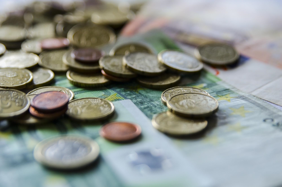 El Tesoro coloca 4.482 millones de euros en una nueva subasta de bonos y paga más a los inversores