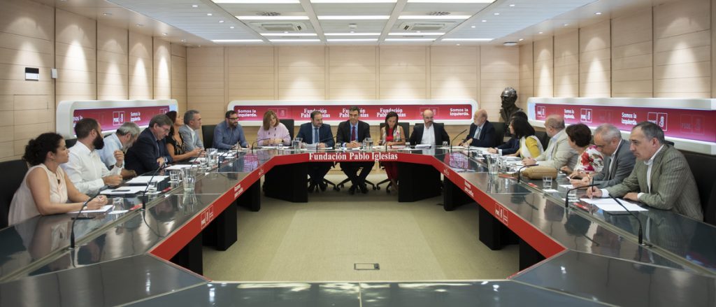 El presidente del CIS se mantiene en el patronato de la fundación Pablo Iglesias del PSOE