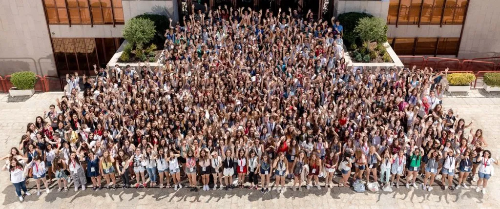 La Fundación Amancio Ortega aumenta a 600 el número de becas para estudiar 1º de Bachillerato en Canadá y Estados Unidos