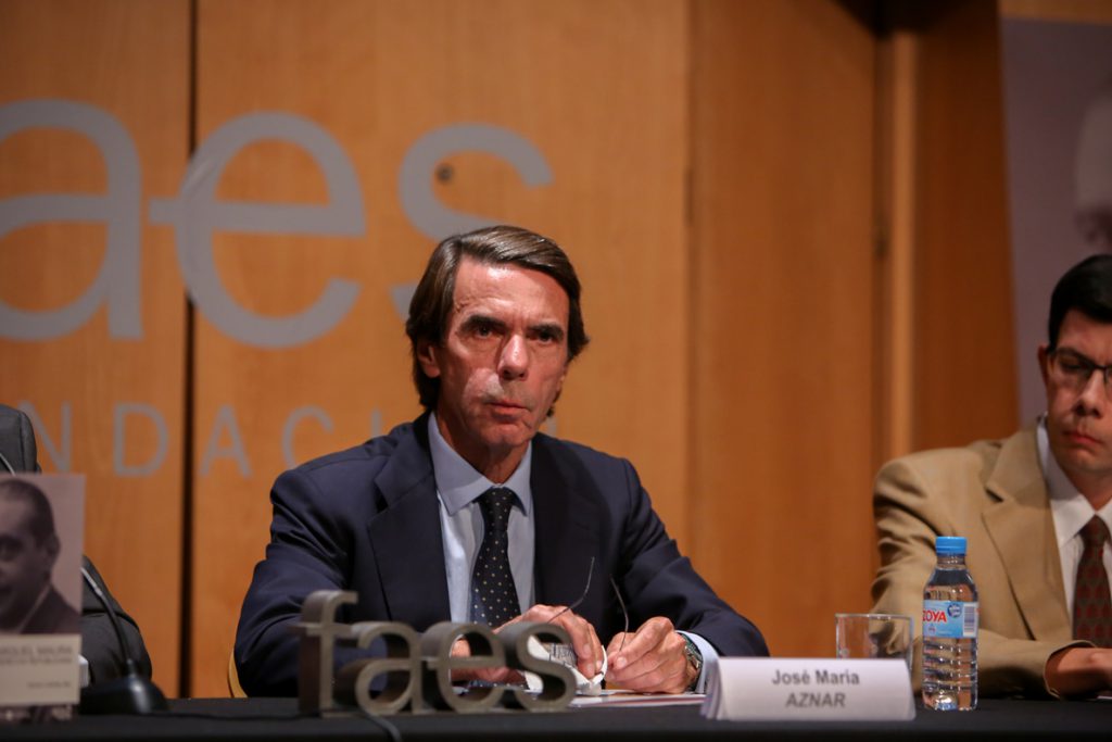 Aznar compara los sucesos en Cataluña con el «golpe de Estado del 34» y avisa: «nadie está por encima de la ley»