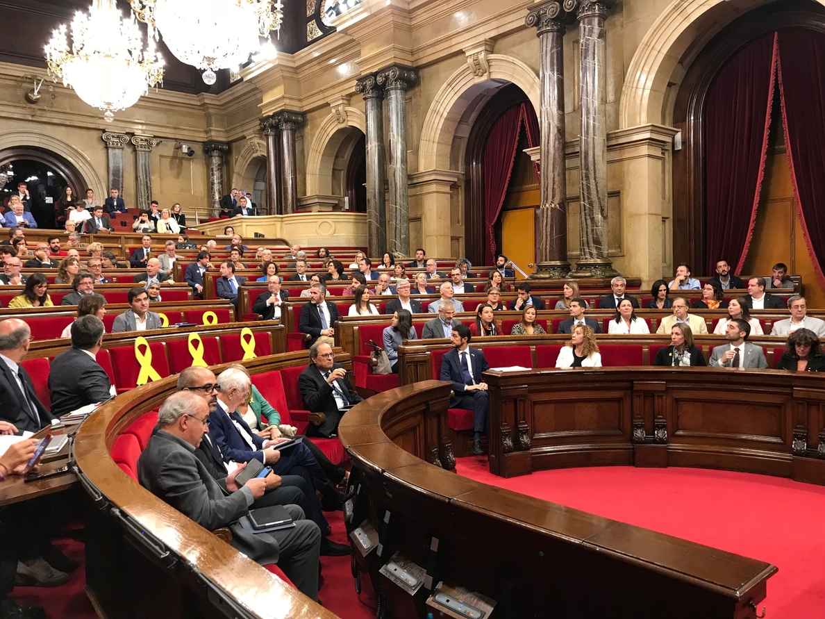 El Parlamento catalán aprueba que los diputados suspendidos puedan designar a un sustituto