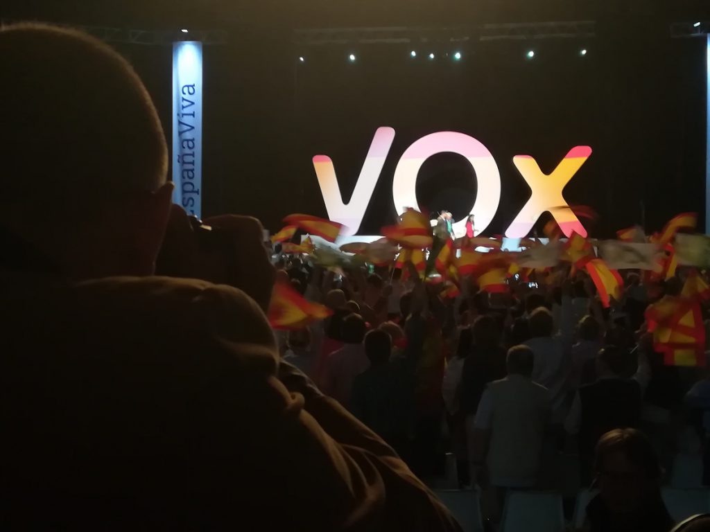 La extrema derecha de Vox llena Vistalegre: «Desbordaremos las urnas»