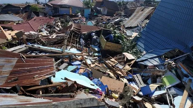 El terremoto deja 2.000 muertos en Indonesia y miedo por la salud de los supervivientes